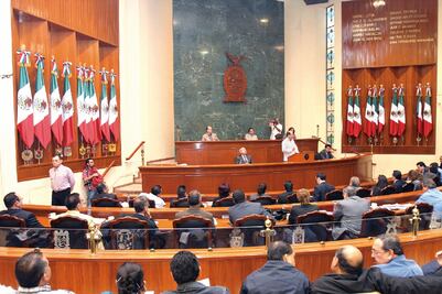 Diputados ganan el doble que 'Malova'