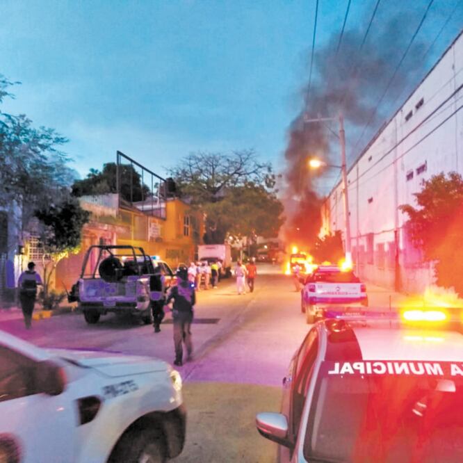 Siniestro. Sujetos armados robaron y quemaron una camioneta de la ruta Centro-Pie de la Cuesta. ESPECIAL