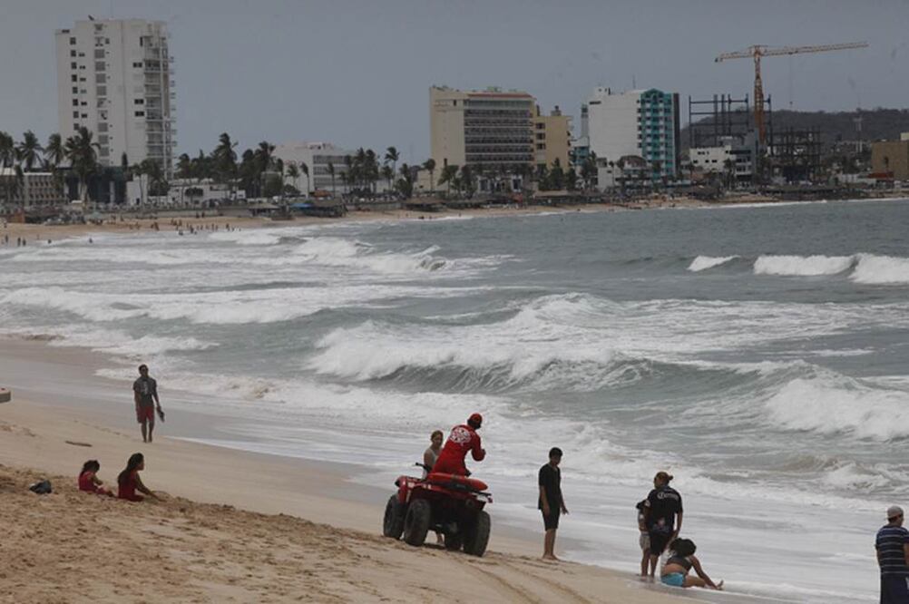 "Dolores" se ubica 370 kilómetros al noroeste de Isla Socorro, Colima y 440 kilómetros al oeste-suroeste de Cabo San Lucas, Baja California Sur (EFE)