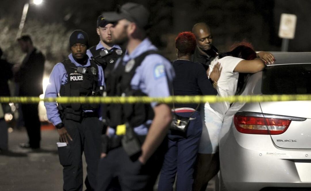 Imagen afuera de una casa donde un niño de 10 años le disparó y mató a su hermano de 12 cuando estaban jugando con un arma, en San Luis, Missouri. Foto: AP