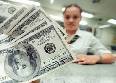 Dollar gets to $17.22 pesos