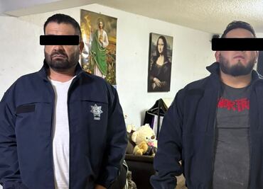 Caen en CDMX dos narcomenudistas; utilizaban chamarras de la extinta Policía Federal para delinquir