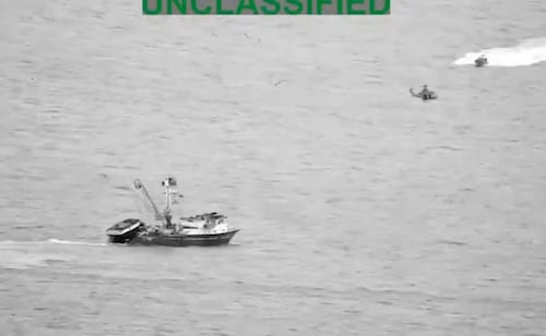 EU hunde quinto barco ecuatoriano en el Pacífico; lo vincula con operaciones de "Los Choneros"
