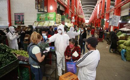 Toman temperatura a clientes y locatarios de Central de Abasto de Puebla ante Covid-19