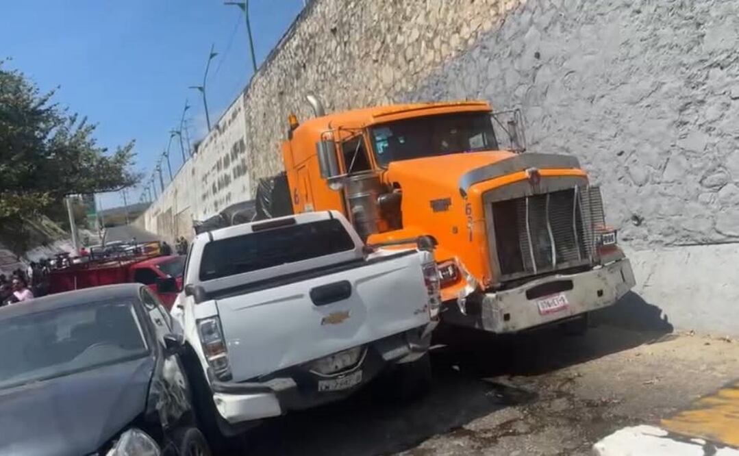 El chofer del tráiler fue detenido. Foto: Especial