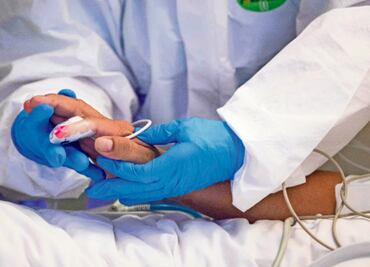 Suman 53 muertos por ingerir alcohol adulterado en Puebla