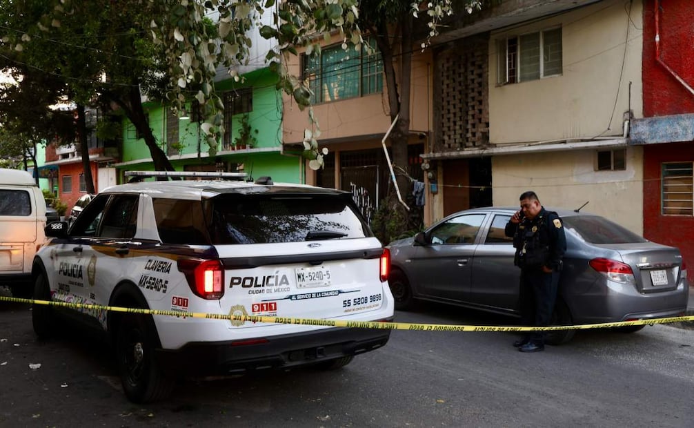 Detienen a joven tras agredir con un cuchillo a 3 de sus familiares en Azcapotzalco; hay dos fallecidos y una mujer gravemente lesionada.
Foto: Valente Rosas