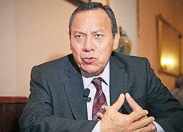 Renuncia Zambrano a gastos médicos mayores