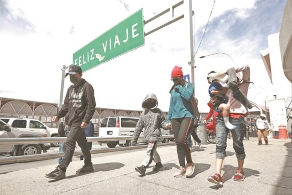 Llegan a EU y autoridades no tardan ni una hora en deportarlos