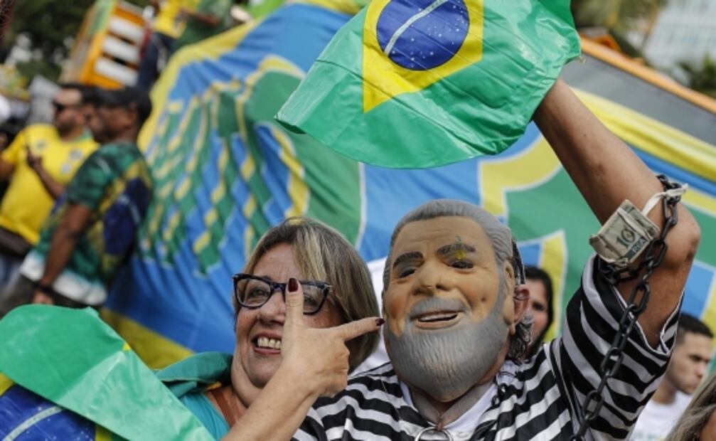 Brasileños se movilizan en varias ciudades a favor de Bolsonaro 