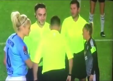 Árbitros cambian moneda por 'piedra, papel o tijera'