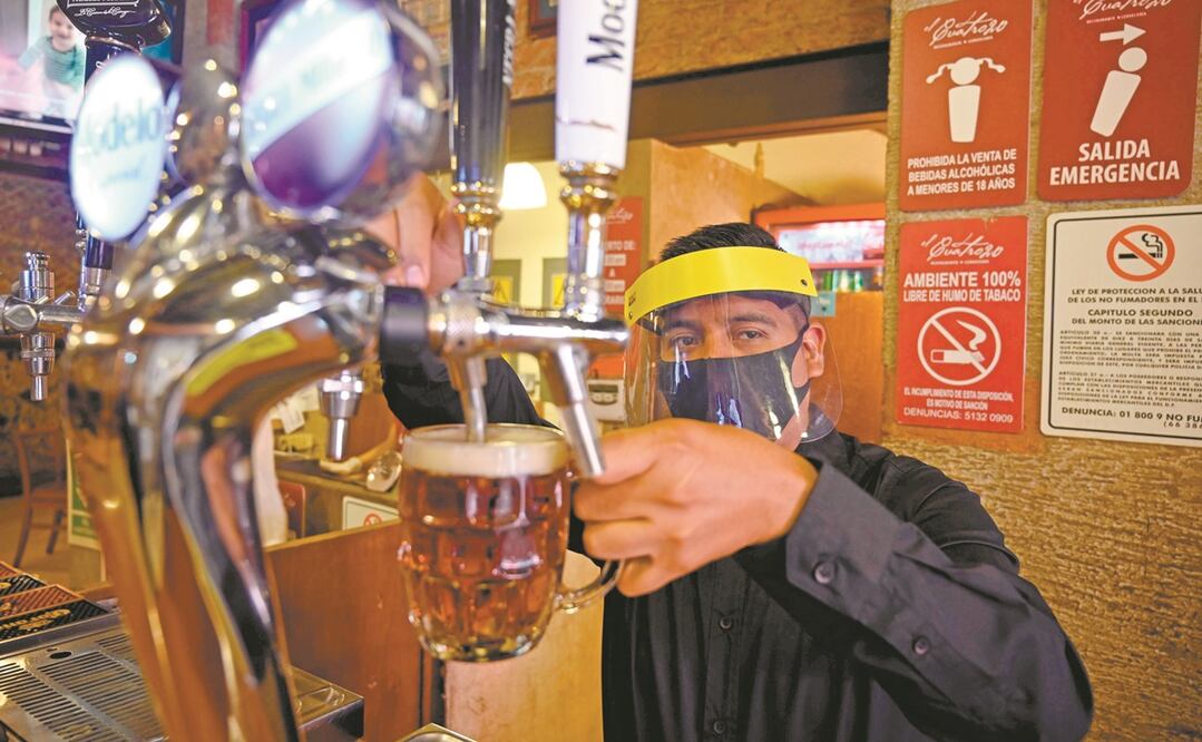La Cámara Nacional de la Cerveza y de la Malta considera que pese al aumento en casos de Covid-19, no se afectarán la producción ni el consumo en varios establecimientos. Foto: ARCHIVO EL UNIVERSAL