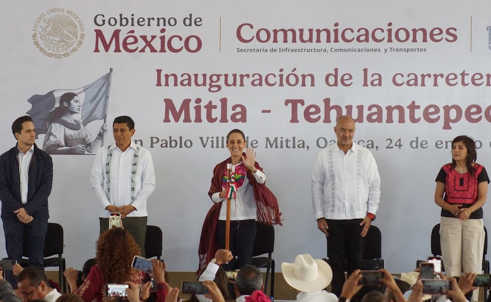 Claudia Sheinbaum inaugura carretera Mitla-Tehuantepec junto a Salomón Jara. Foto: Omar Contreras/EL UNIVERSAL