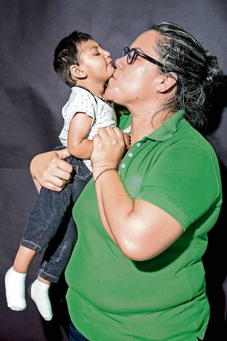 Lluvia es madre de Arturito, y mientras estaba embarazada presentó síntomas de zika; sin embargo, su ginecólogo le dijo que podría ser dengue y la mandó a reposar sin tener un diagnóstico certero. YADIN XOLALPA