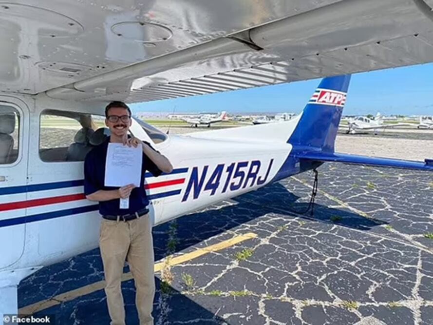 Samuel Lilley, de 29 años, era el primer oficial en el vuelo siniestrado. Estaba recién comprometido y a meses de ser ascendido a capitán. FOTO: FACEBOOK