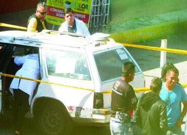 Hombre transporta cadáver de su hijo en su auto