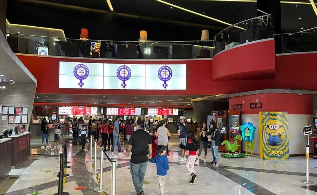 La alcaldía Miguel Hidalgo instaló el primer "Punto Violeta" en las sucursales de Cinemex en la demarcación. Foto: Especial