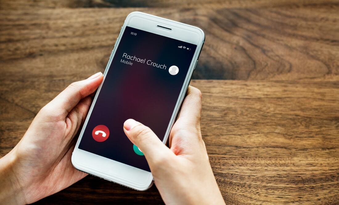 Muchas personas suelen contestar llamadas de números desconocidos, pero hay un riesgo. Foto: Freepik