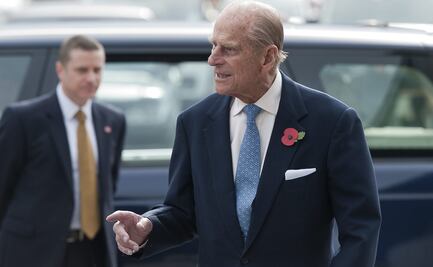 Trasladan al príncipe Felipe, esposo de la reina Isabel II, al hospital tras operación