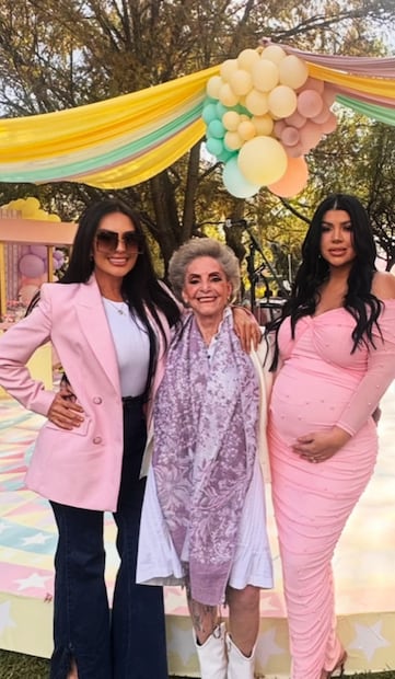 Cuquita Abarca en el baby shower de Isabella, su futura nieta.
Foto: Instagram