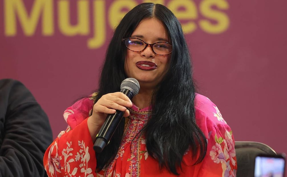 Amandititita en el evento Sinfonía de Mujeres, encabezado por Clara Brugada, Jefa de Gobierno, en el Museo de la Ciudad de México. Celebración del aporte femenino en la capital.
Foto: Luis Marin/Clasos.com.mx