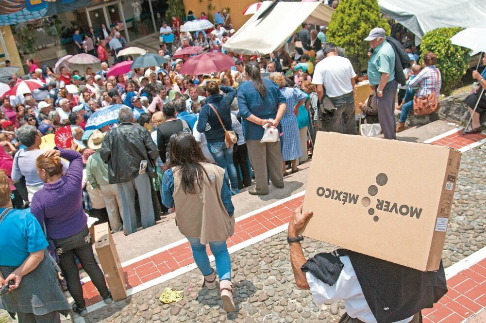 La Secretaría de Comunicaciones y Transportes registra el otorgamiento de 6.6 millones de pantallas (ARCHIVO EL UNIVERSAL)