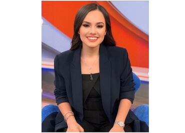 Sarita rompe en llanto al recordar a José José; le entra a karaoke