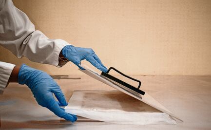 Uno a uno, así se estabiliza y digitaliza cada documento de las  137 mil 277 fojas y libros del archivo de Octavio Paz