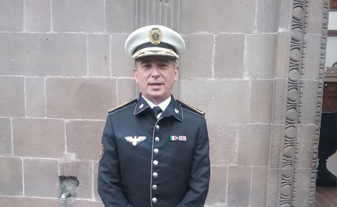 Aldo Fasci Zuazua, entrevistado al término del desfile por el 108 aniversario de la Revolución Mexicana. (Foto: David Carrizales / EL UNIVERSAL)