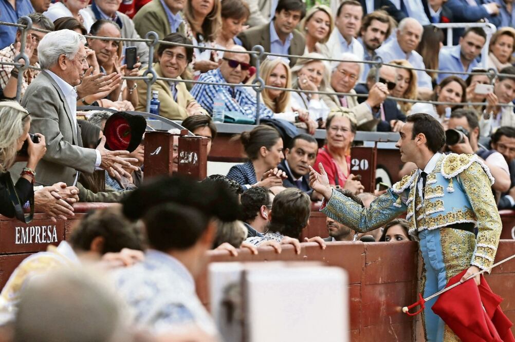 Enrique Ponce torea hoy en el cierre de feria; el serial ha tenido lleno total (JAVIER LIZÓN. EFE)