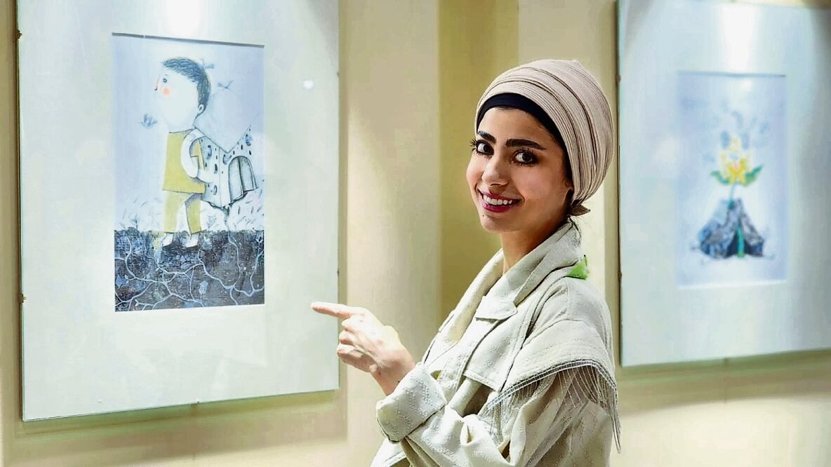 Baraa Alawoor y su familia, que por fin pudo salir de Gaza, se han refugiado en El Cairo, Egipto, donde se enfrentan a la incertidumbre de crear una nueva vida en la que, por lo pronto, no hay muchos planes. Sin embargo, la artista seguirá con su trabajo, pues quiere publicar un libro con sus recientes ilustraciones infantiles. Foto: de Frida Juárez. El Universal