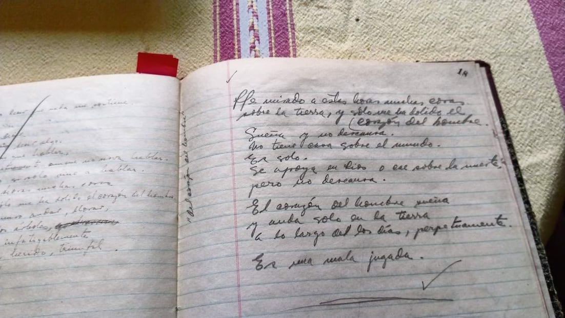 El archivo personal del escritor reúne valiosos mecanuscritos, manuscritos, cartas, carpetas de poemas y fotografías. Foto: Fernanda Rojas / EL UNIVERSAL