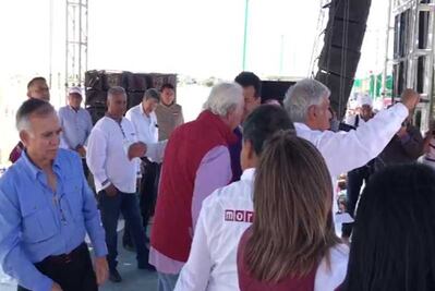 Acompañado de Fastlicht y Romo, AMLO llama a la unidad al sector empresarial