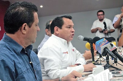 Acusan a Vila Dosal de desviar 219 mdp a empresas fantasma