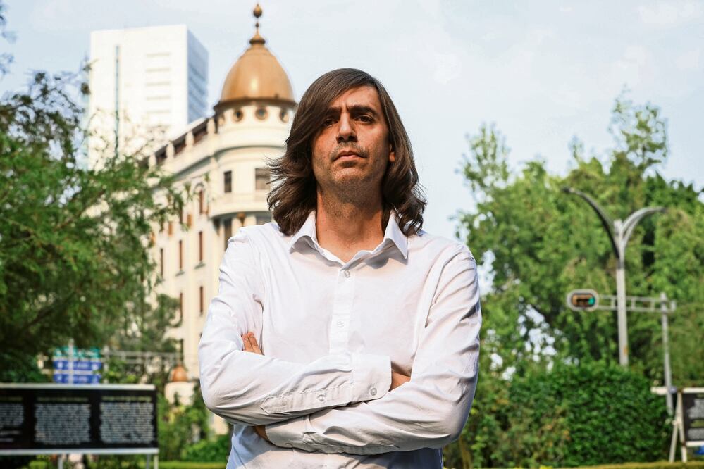 Fernando Valverde reviso más de 500 libros para la biografía Foto: Gabriel Pano EL UNIVERSAL