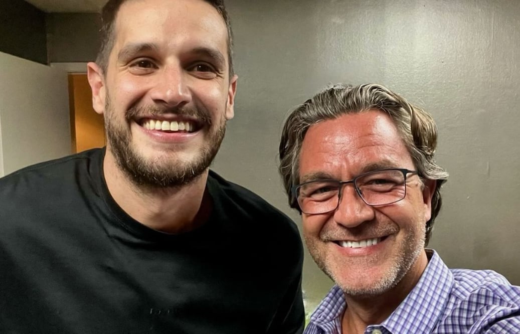 Guillermo Pous asistió la más reciente presentación de Adrián Marcelo, con quien parece tener una muy buena relación.
Foto: Instagram