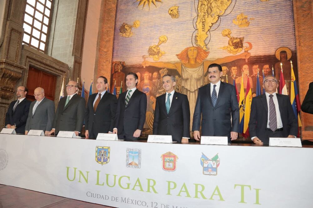 El titular de la Secretaría de Educación Pública, Aurelio Nuño Mayer, encabezó la presentación de la estrategia, junto a los gobernadores (ESPECIAL)