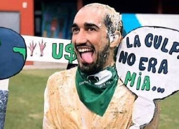 Joven en Argentina se disfraza de "víctima de feminicidio" en su graduación