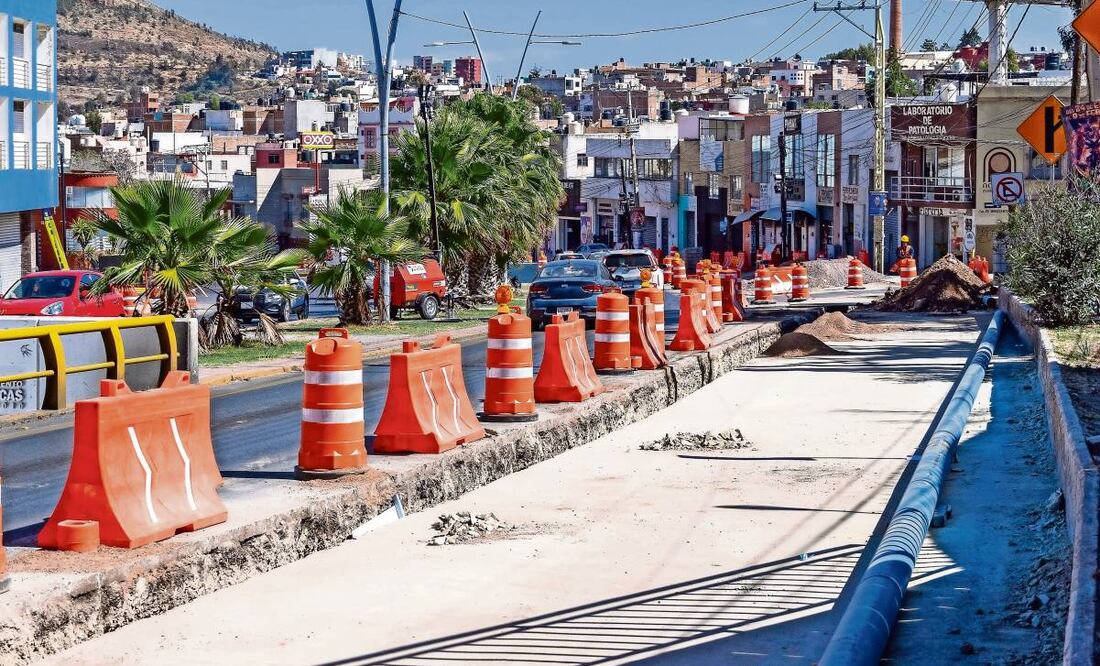 Aspectos de la construcción del viaducto elevado en el boulevard Adolfo López Mateos y Calzada Héroes de Chapultepec, al límite del área patrimonial. (15/04/2025) Foto: Archivo | El Universal