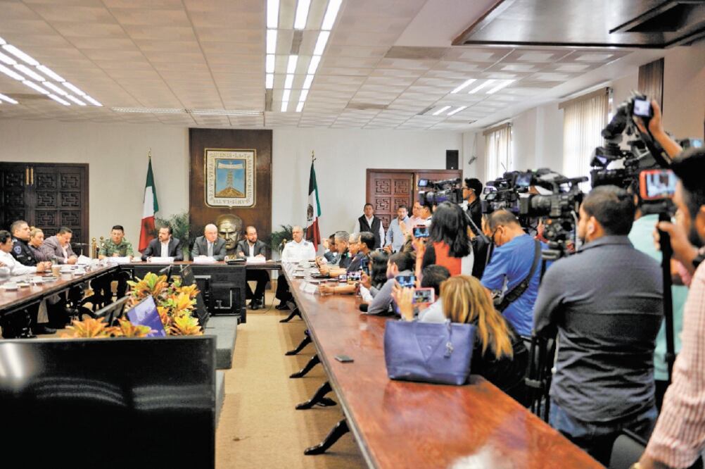 El fiscal general estatal, Uriel Carmona Gándara, informó que las pesquisas permitieron identificar a dos presuntos responsables del ataque del sábado. / JUSTINO MIRANDA. EL UNIVERSAL