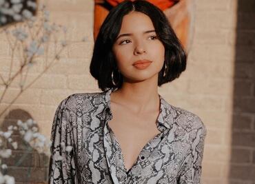 Ángela Aguilar tiene los lentes en forma de corazón de Bad Bunny