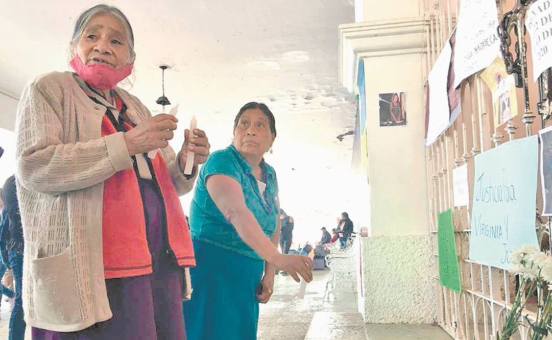 Con velas y cartulinas, habitantes de Huautla de Jiménez, Oaxaca, protestaron para exigir justicia por el homicidio de las mazatecas Virginia, de 89 años, y su hija Julia, de 43, quienes fueron asesinadas a machetazos. Foto: CORTESÍA VICENTE CERQUEDA
