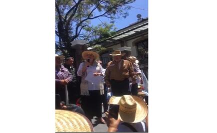 Da Sánchez Cordero la cara a campesinos