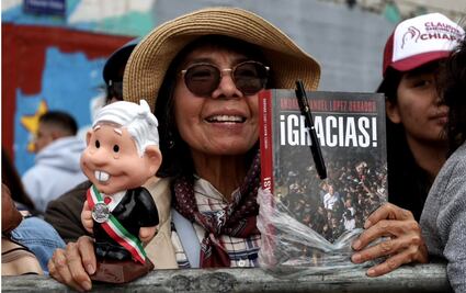 FOTOS: Simpatizantes de AMLO y Sheinbaum muestran su apoyo en los alrededores de San Lázaro