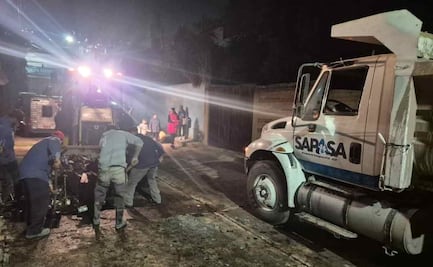 Fuga de agua inunda 30 viviendas en Atizapán; CAEM trabaja en reparación de tubería y prevé 72 horas de labores