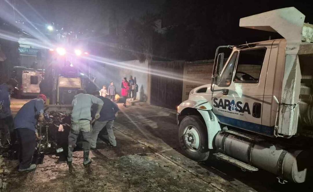 Labores de reparación de tubería en Atizapán de Zaragoza, Edomex / Foto: Especial