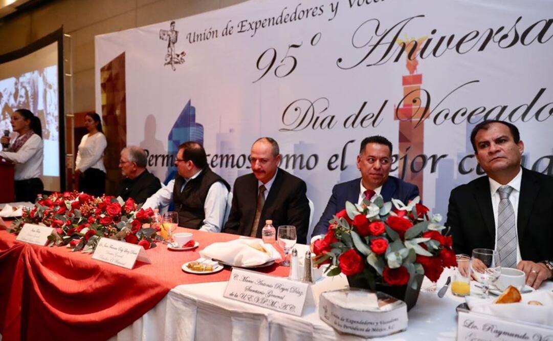 Durante el desayuno se reconoció la labor destacada de miembros del gremio (Lucía Godínez/ EL UNIVERSAL)