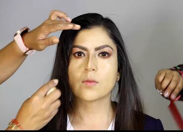 Candidata, sin maquillaje, denuncia violencia de género