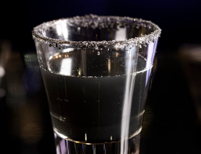 5 cocteles para los amantes del gin y el mezcal