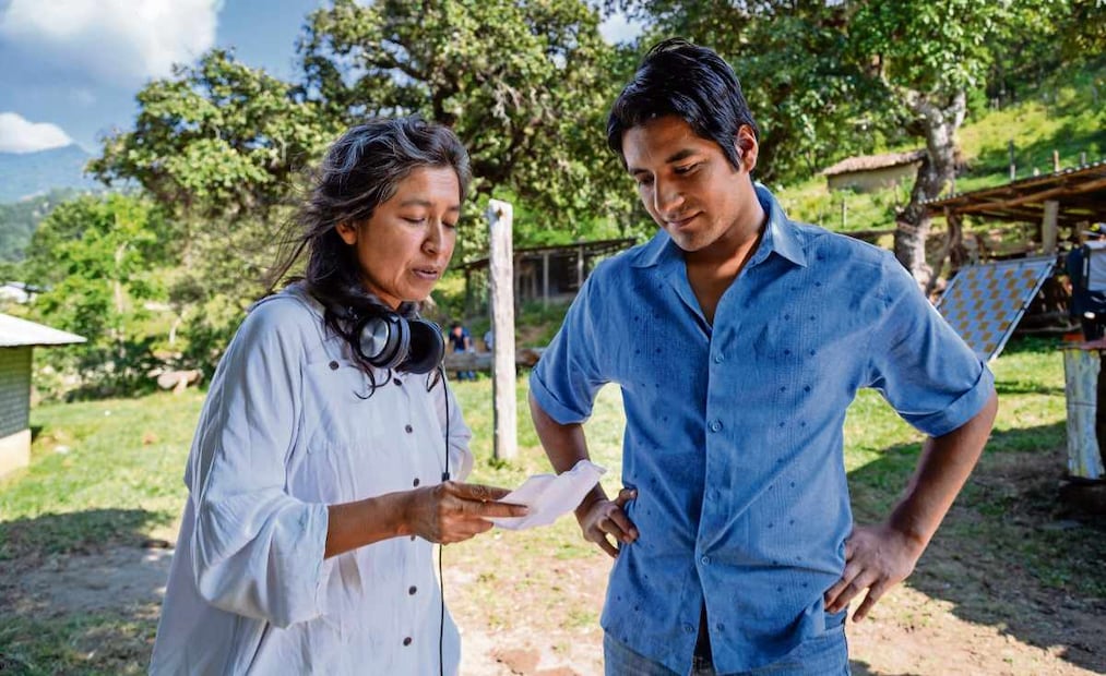 La oaxaqueña regresó a su tierra para dirigir este filme protagonizado por José Salof, quien interpreta a Alfredo, un joven deportado de EU. Foto: Mandarina Cine